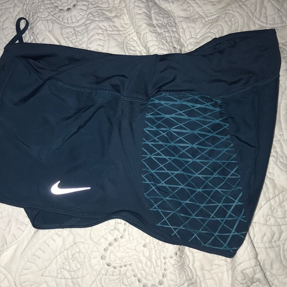 Nike shorts - Picture 2 of 2